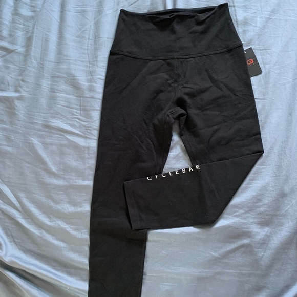 CycleBar Pants - NWT CycleBar x Beyond Yoga Capri Cropped Legging L